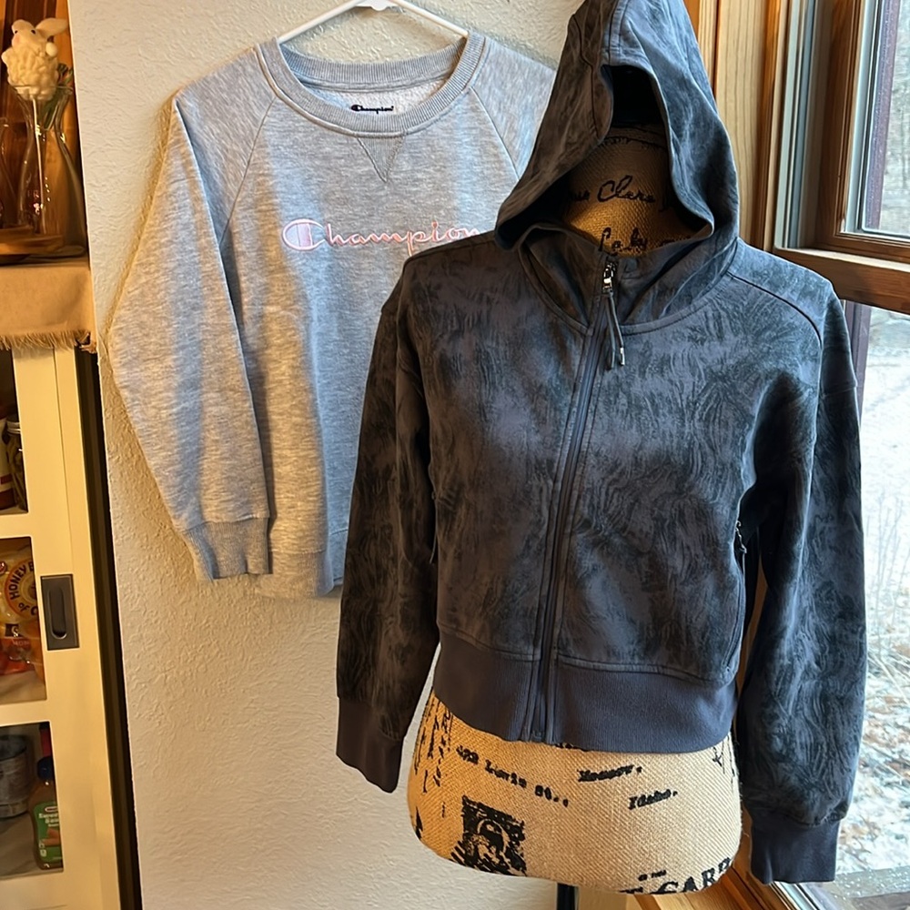Girls gray sweatshirt bundle zip up hoodie & pullover. Size large and xlarge.